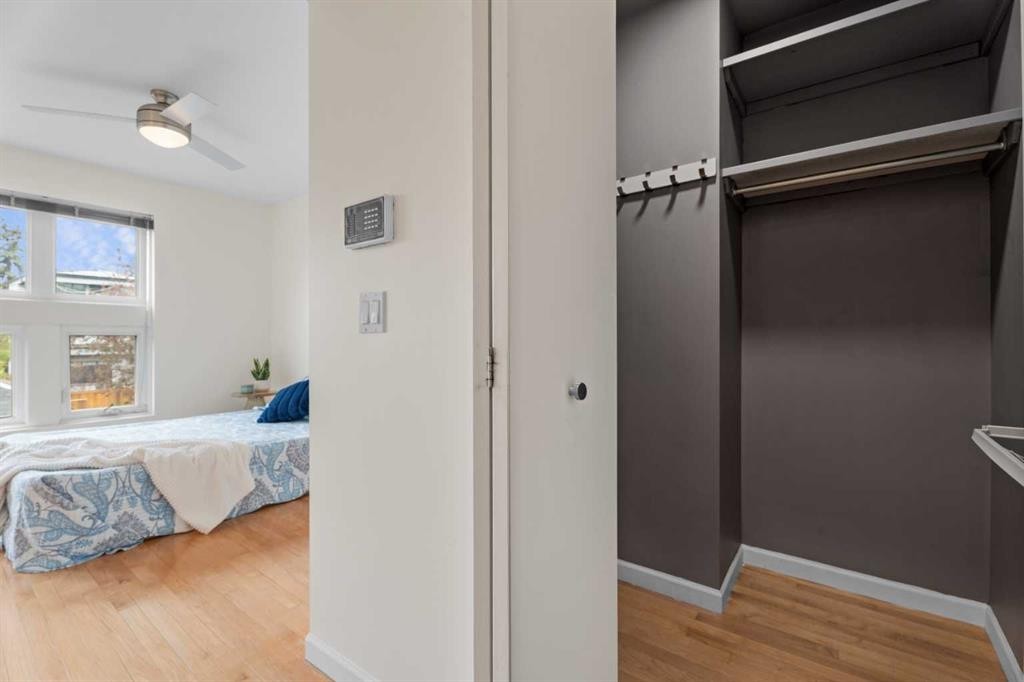216 4 Avenue Ne, Calgary, AB - Indoor Photo Showing Bedroom