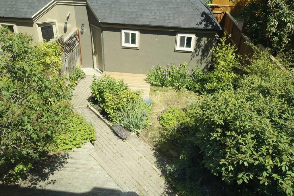 216 4 Avenue Ne, Calgary, AB - Outdoor