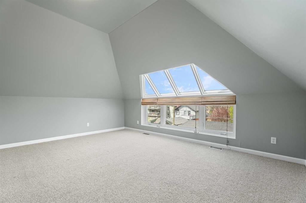 216 4 Avenue Ne, Calgary, AB - Indoor Photo Showing Other Room