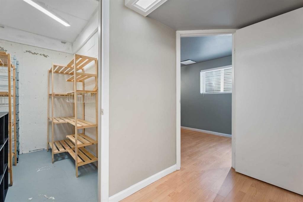 216 4 Avenue Ne, Calgary, AB - Indoor Photo Showing Other Room