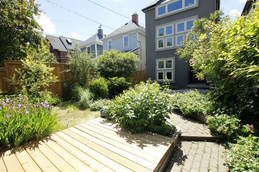 216 4 Avenue Ne, Calgary, AB - Outdoor With Deck Patio Veranda