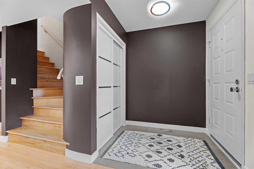 216 4 Avenue Ne, Calgary, AB - Indoor Photo Showing Other Room