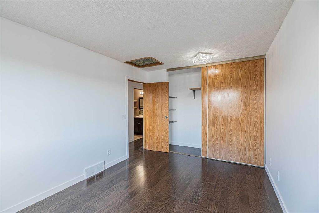 14 Martindale Mews Ne, Calgary, AB - Indoor Photo Showing Other Room