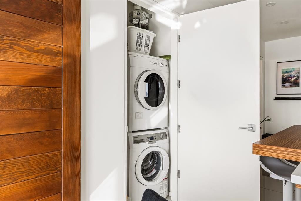 705-1020 9 Avenue Se, Calgary, AB - Indoor Photo Showing Laundry Room