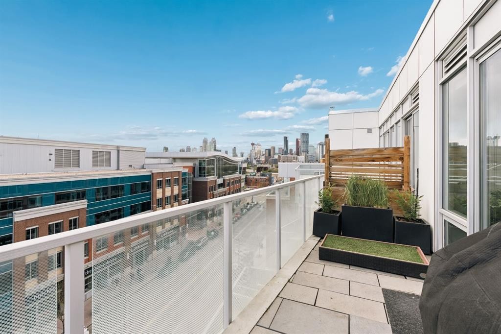 705-1020 9 Avenue Se, Calgary, AB - Outdoor With Balcony With Exterior