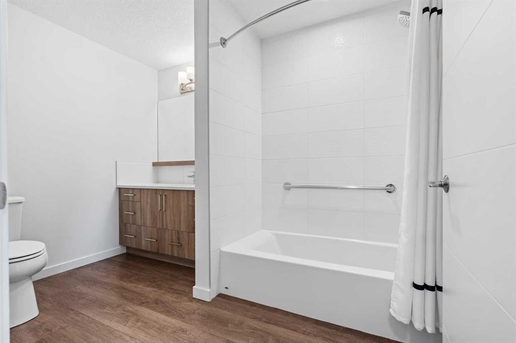 401-24 Mahogany Path Se, Calgary, AB - Indoor Photo Showing Bathroom