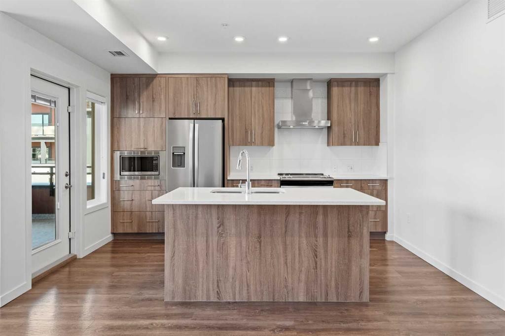 401-24 Mahogany Path Se, Calgary, AB - Indoor Photo Showing Kitchen With Stainless Steel Kitchen With Upgraded Kitchen