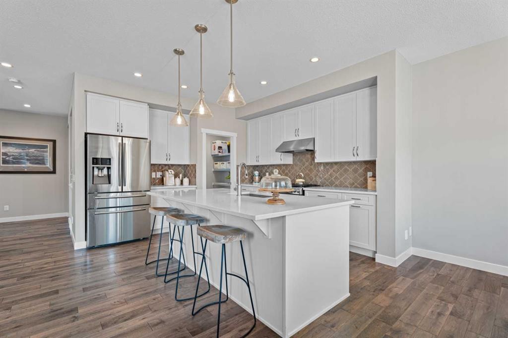 19 Masters Mews Se, Calgary, AB - Indoor Photo Showing Kitchen With Upgraded Kitchen