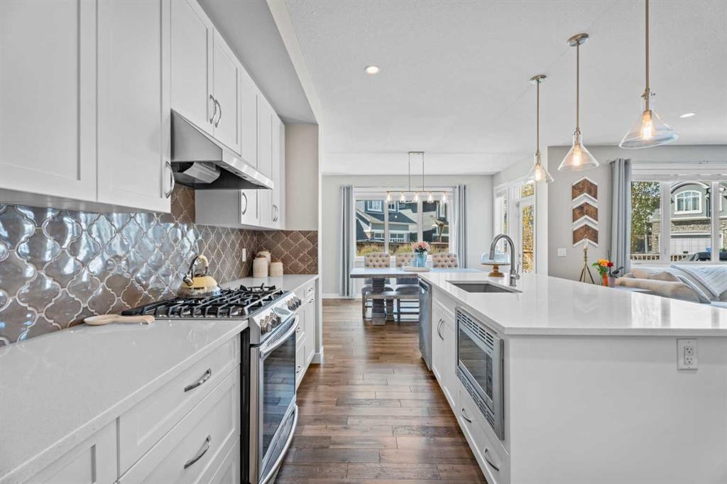19 Masters Mews Se, Calgary, AB - Indoor Photo Showing Kitchen With Upgraded Kitchen