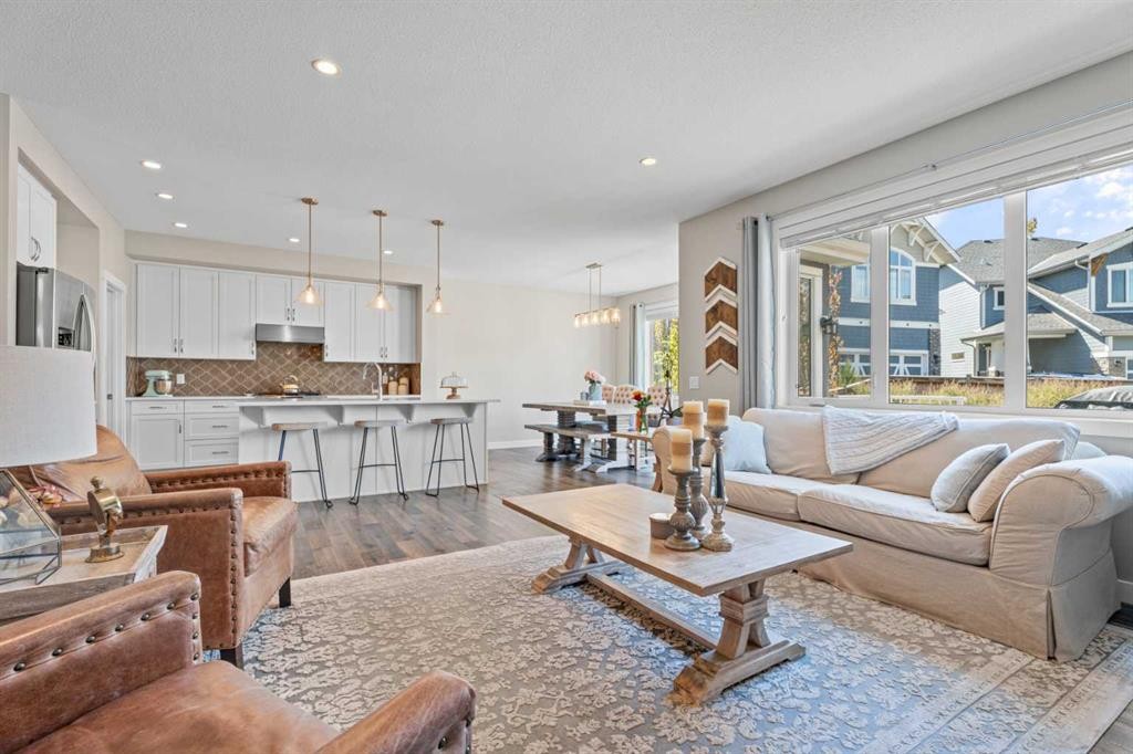 19 Masters Mews Se, Calgary, AB - Indoor Photo Showing Living Room