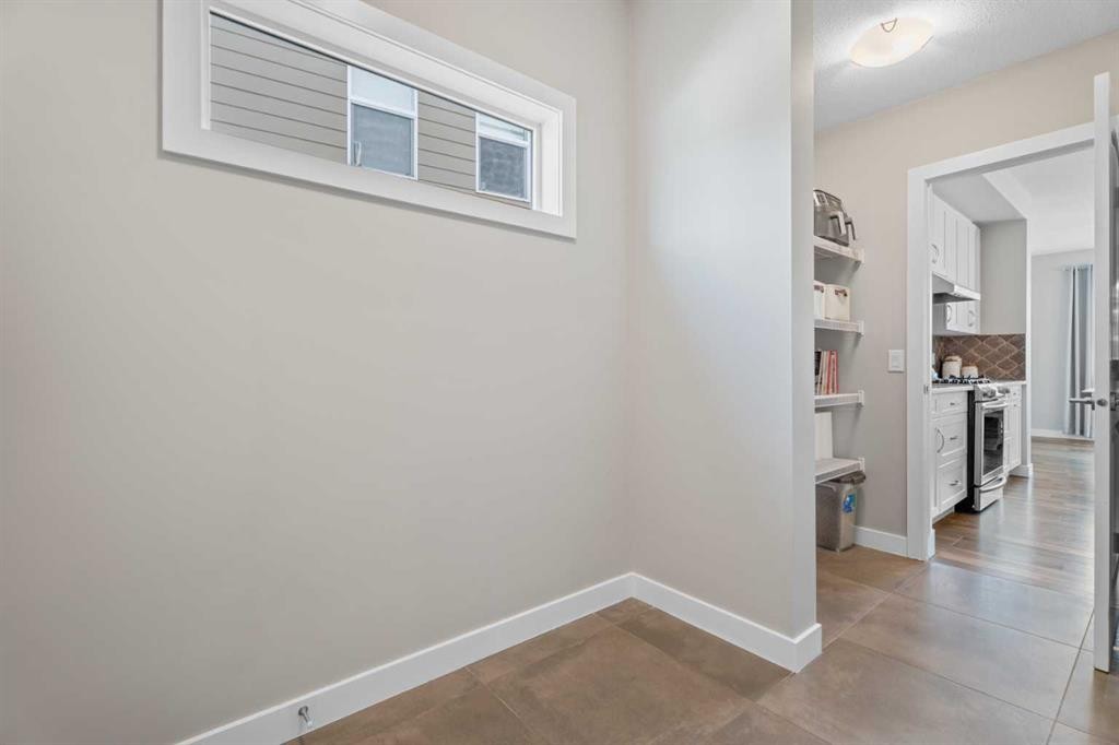 19 Masters Mews Se, Calgary, AB - Indoor