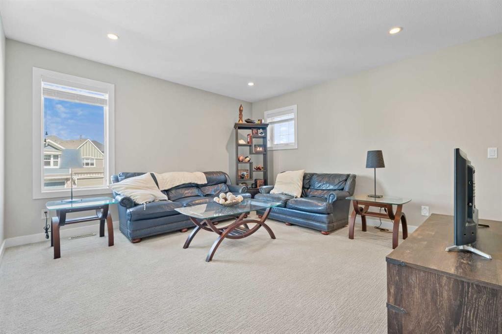 19 Masters Mews Se, Calgary, AB - Indoor Photo Showing Other Room