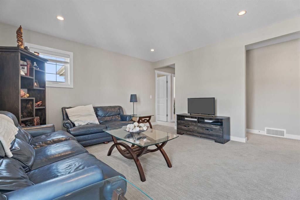 19 Masters Mews Se, Calgary, AB - Indoor Photo Showing Living Room