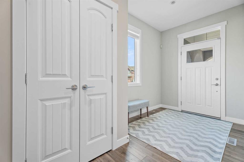 19 Masters Mews Se, Calgary, AB - Indoor Photo Showing Other Room