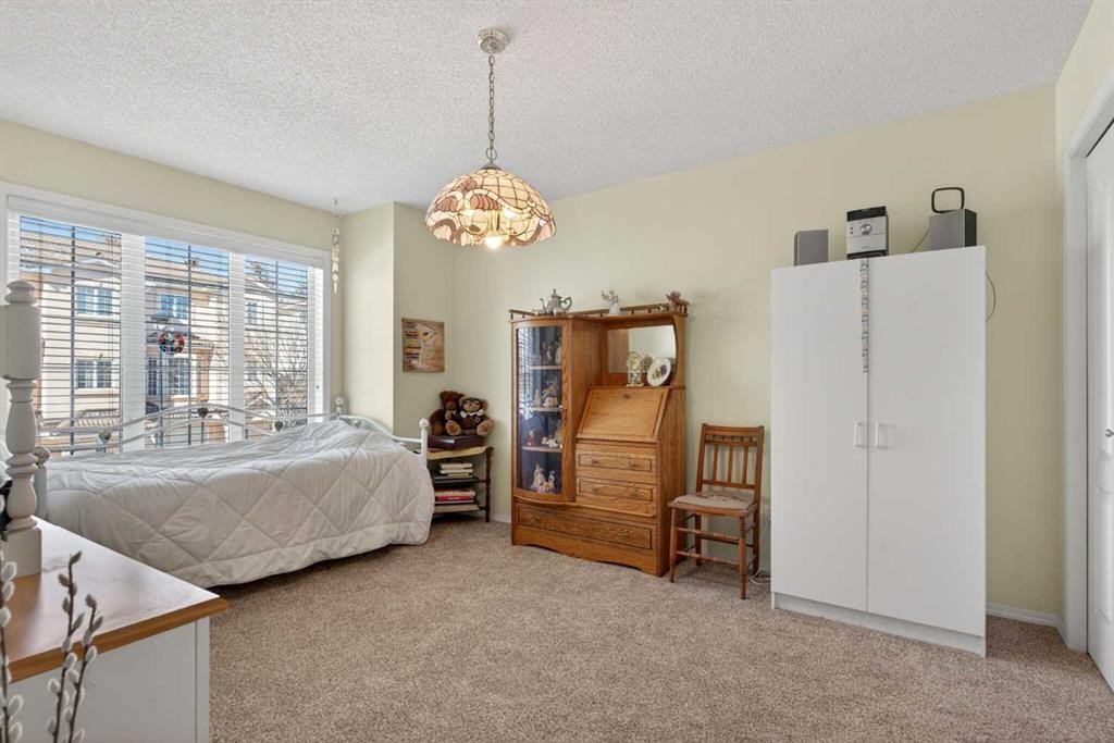 92 Hamptons Link Nw, Calgary, AB - Indoor Photo Showing Bedroom