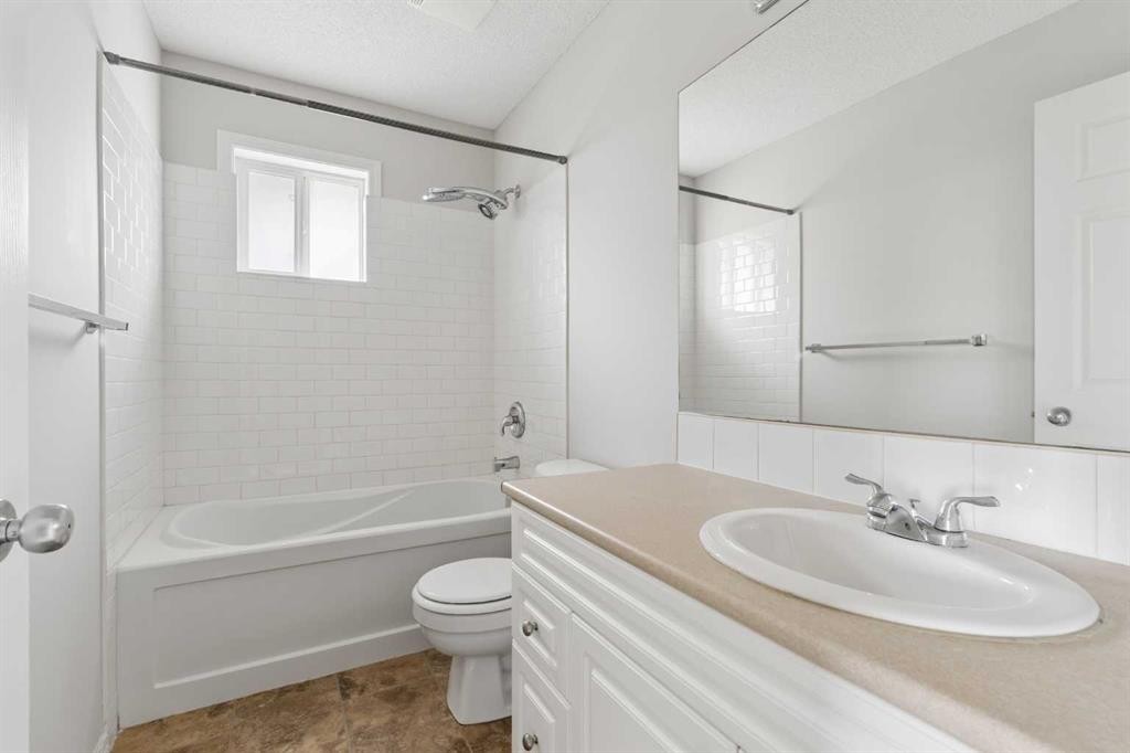 66 Citadel Point Nw, Calgary, AB - Indoor Photo Showing Bathroom