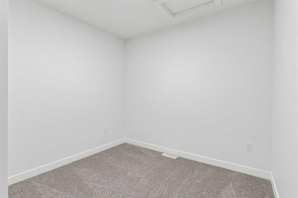 202-95 Saddlecrest Circle Ne, Calgary, AB - Indoor Photo Showing Other Room