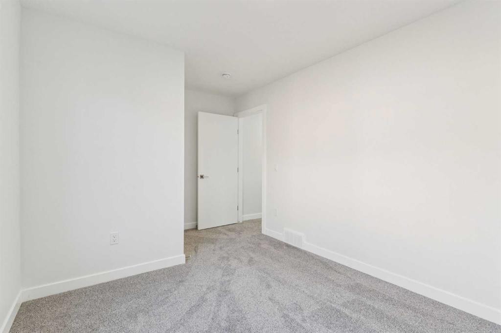 202-95 Saddlecrest Circle Ne, Calgary, AB - Indoor Photo Showing Other Room