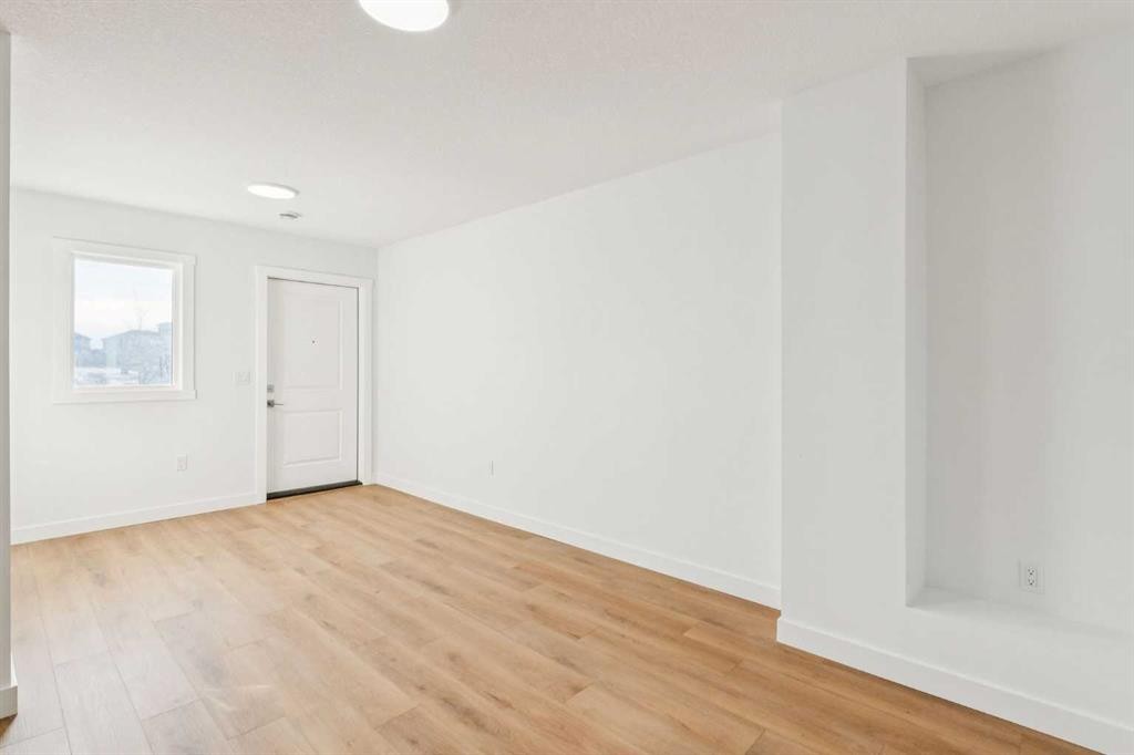 202-95 Saddlecrest Circle Ne, Calgary, AB - Indoor Photo Showing Other Room