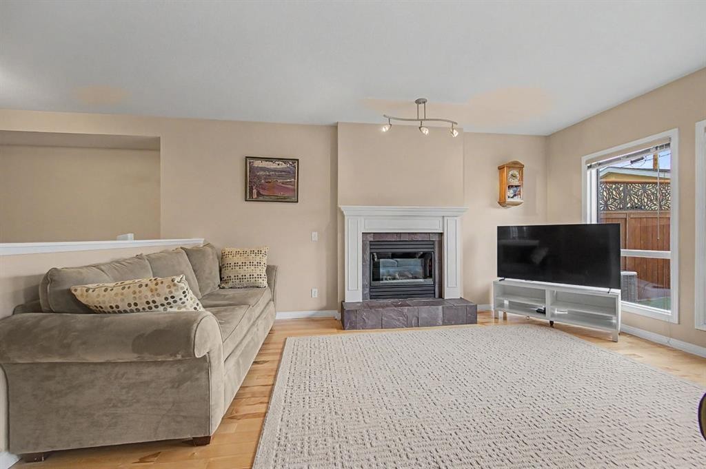 1206 19 Avenue Nw, Calgary, AB - Indoor Photo Showing Living Room With Fireplace