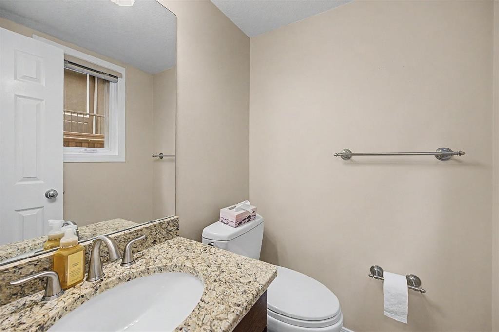 1206 19 Avenue Nw, Calgary, AB - Indoor Photo Showing Bathroom