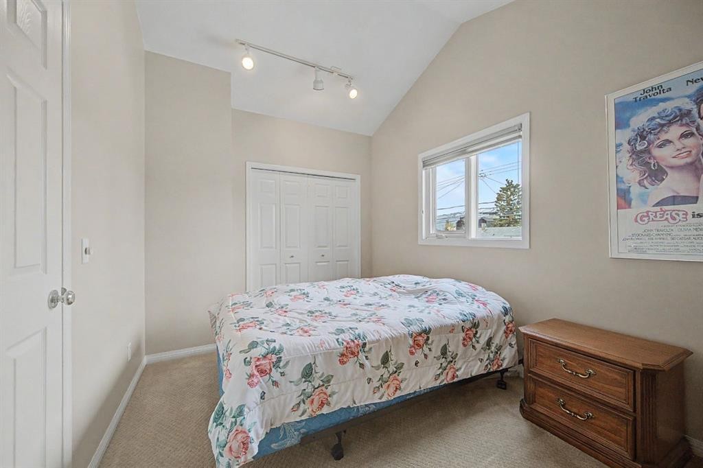1206 19 Avenue Nw, Calgary, AB - Indoor Photo Showing Bedroom