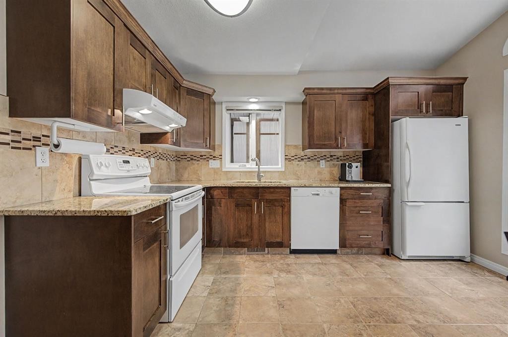 1206 19 Avenue Nw, Calgary, AB - Indoor Photo Showing Kitchen
