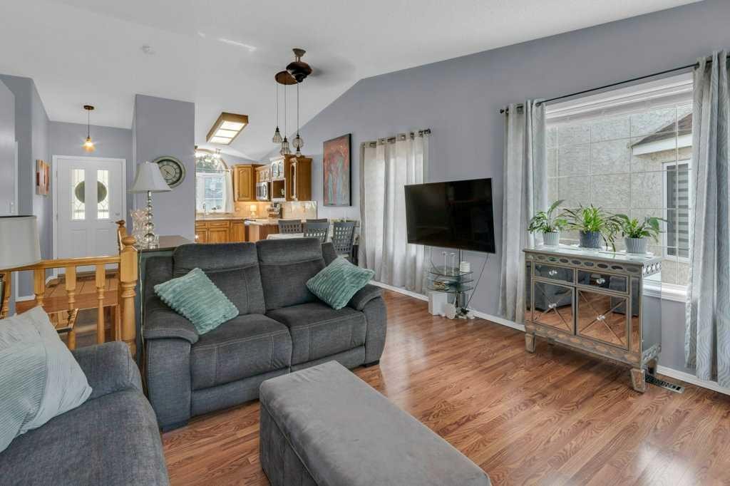 13A Westlynn Drive, Claresholm, AB - Indoor Photo Showing Living Room