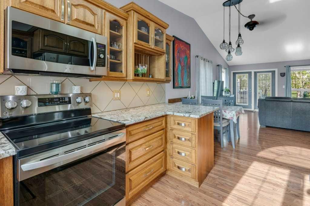 13A Westlynn Drive, Claresholm, AB - Indoor Photo Showing Kitchen