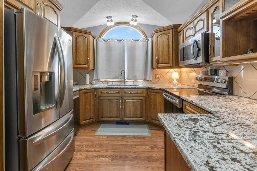 13A Westlynn Drive, Claresholm, AB - Indoor Photo Showing Kitchen With Stainless Steel Kitchen With Upgraded Kitchen