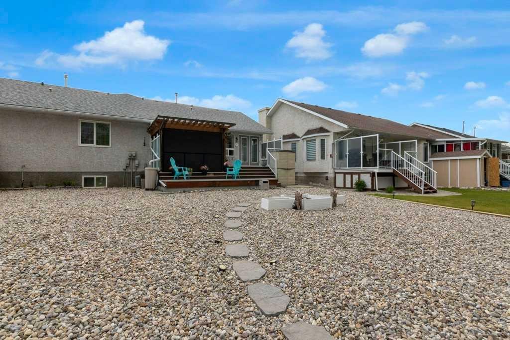 13A Westlynn Drive, Claresholm, AB - Outdoor