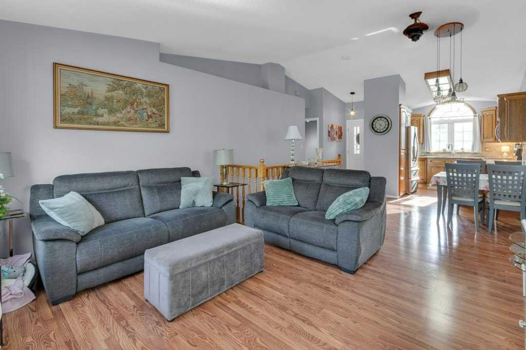 13A Westlynn Drive, Claresholm, AB - Indoor Photo Showing Living Room