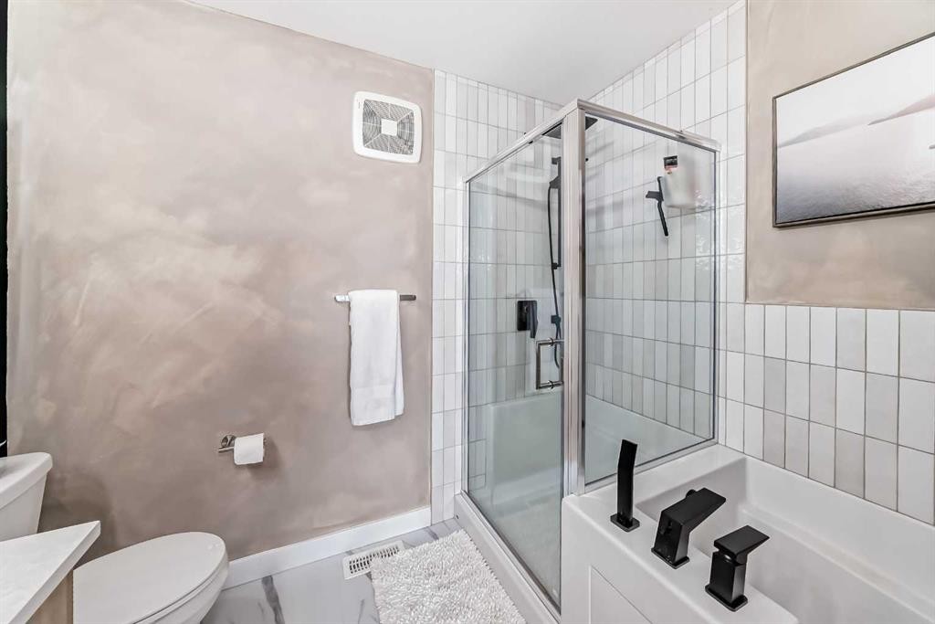 3 Agate, Cochrane, AB - Indoor Photo Showing Bathroom