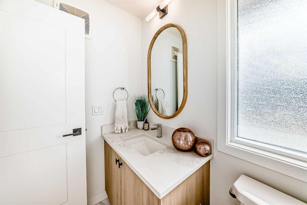 3 Agate, Cochrane, AB - Indoor Photo Showing Bathroom