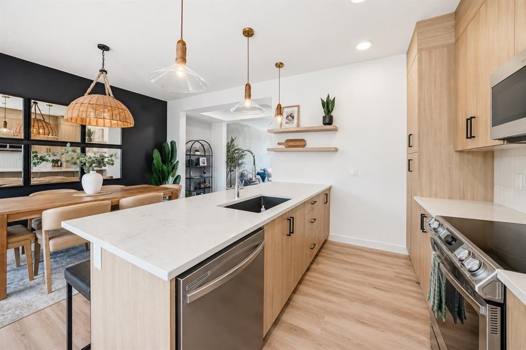 3 Agate, Cochrane, AB - Indoor Photo Showing Kitchen With Upgraded Kitchen