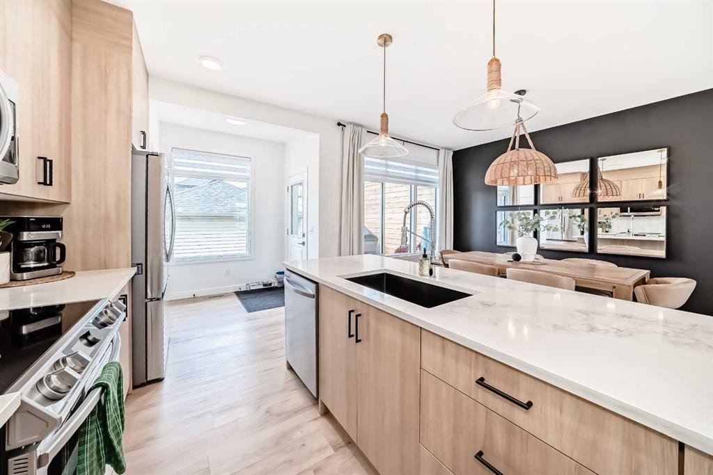 3 Agate, Cochrane, AB - Indoor Photo Showing Kitchen With Upgraded Kitchen