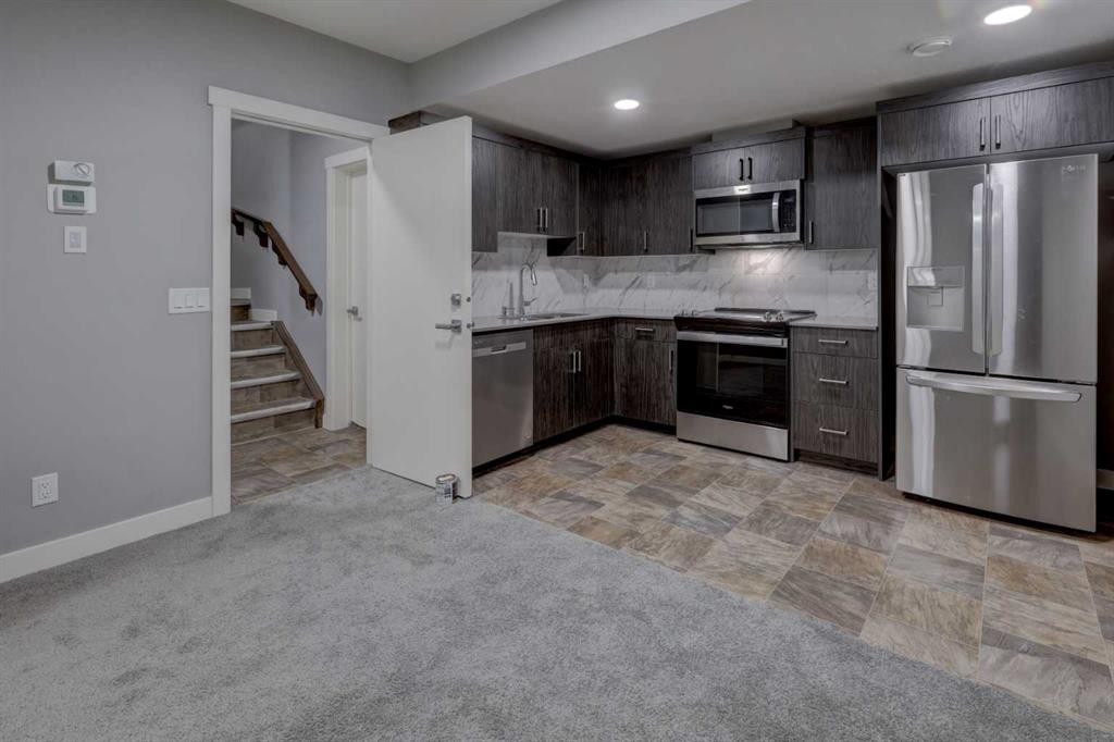 154 Amblehurst Way Nw, Calgary, AB - Indoor Photo Showing Kitchen