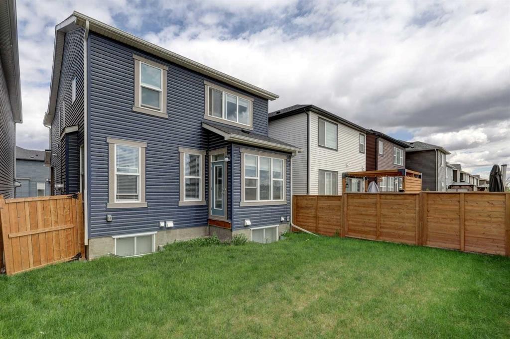 154 Amblehurst Way Nw, Calgary, AB - Outdoor