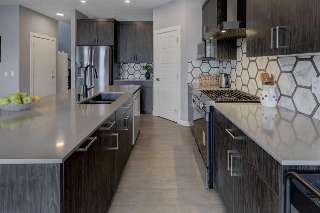 154 Amblehurst Way Nw, Calgary, AB - Indoor Photo Showing Kitchen With Double Sink With Upgraded Kitchen