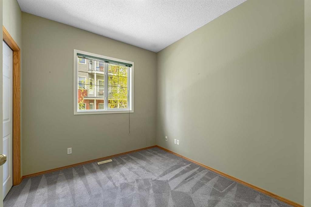 44 Prestwick Pond Terrace Se, Calgary, AB - Indoor Photo Showing Other Room