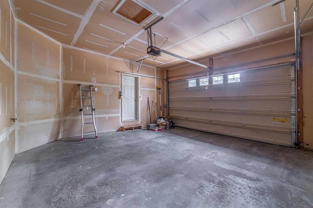 44 Prestwick Pond Terrace Se, Calgary, AB - Indoor Photo Showing Garage