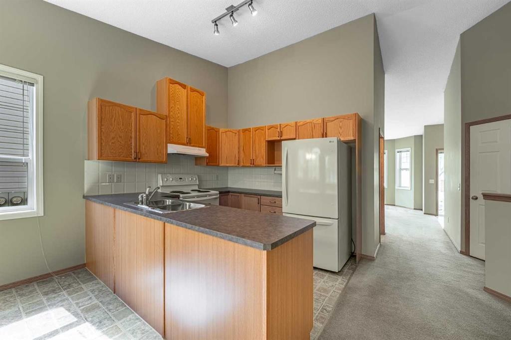 44 Prestwick Pond Terrace Se, Calgary, AB - Indoor Photo Showing Kitchen With Double Sink