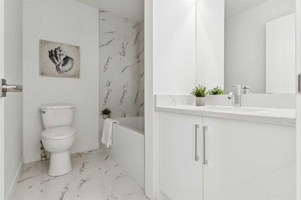 106-95 Saddlecrest Circle Ne, Calgary, AB - Indoor Photo Showing Bathroom