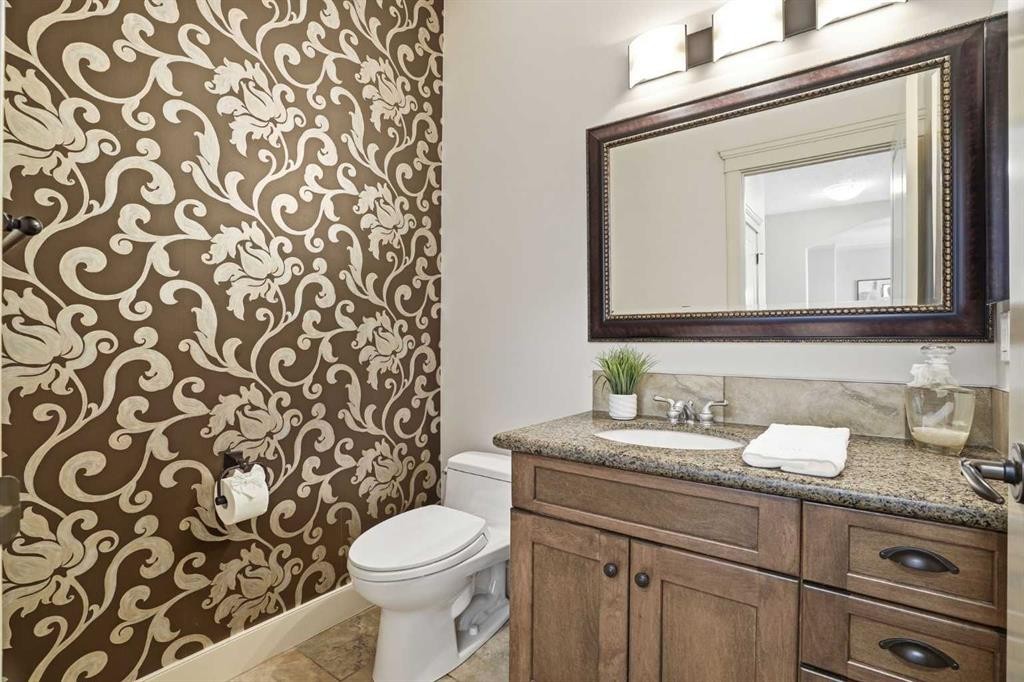 149 Aspen Glen Place Sw, Calgary, AB - Indoor Photo Showing Bathroom