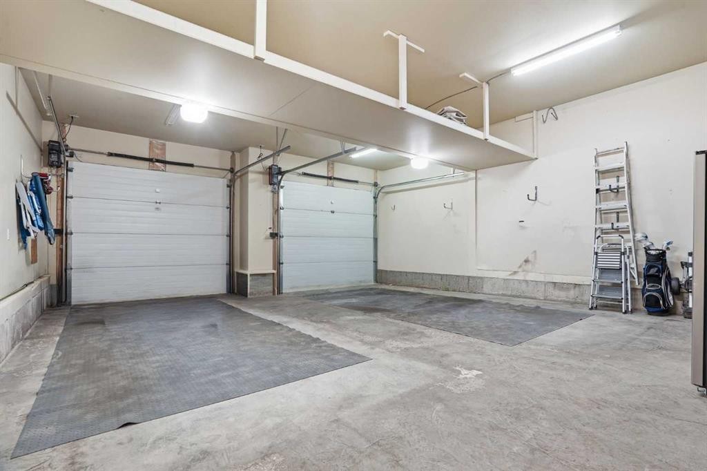 149 Aspen Glen Place Sw, Calgary, AB - Indoor Photo Showing Garage