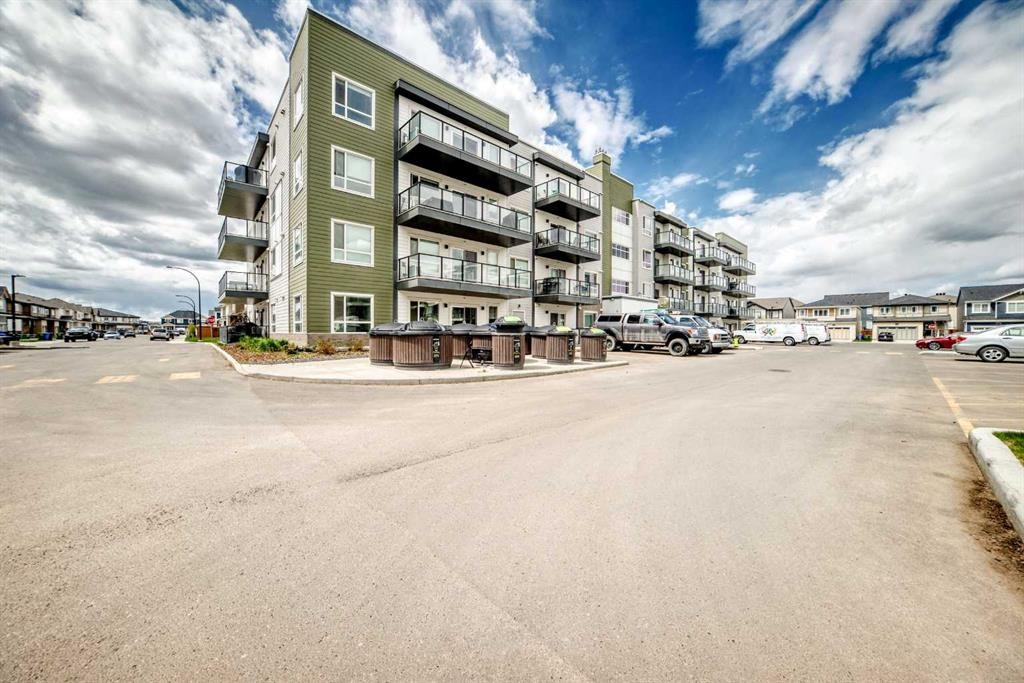 1304-33 Carringham Gate Nw, Calgary, AB - Outdoor
