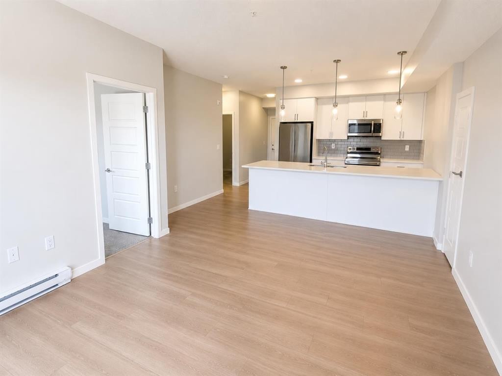 1304-33 Carringham Gate Nw, Calgary, AB - Indoor Photo Showing Kitchen