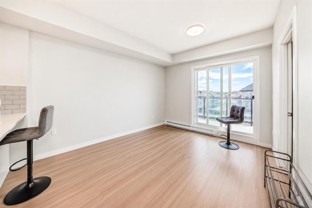 1304-33 Carringham Gate Nw, Calgary, AB - Indoor Photo Showing Other Room