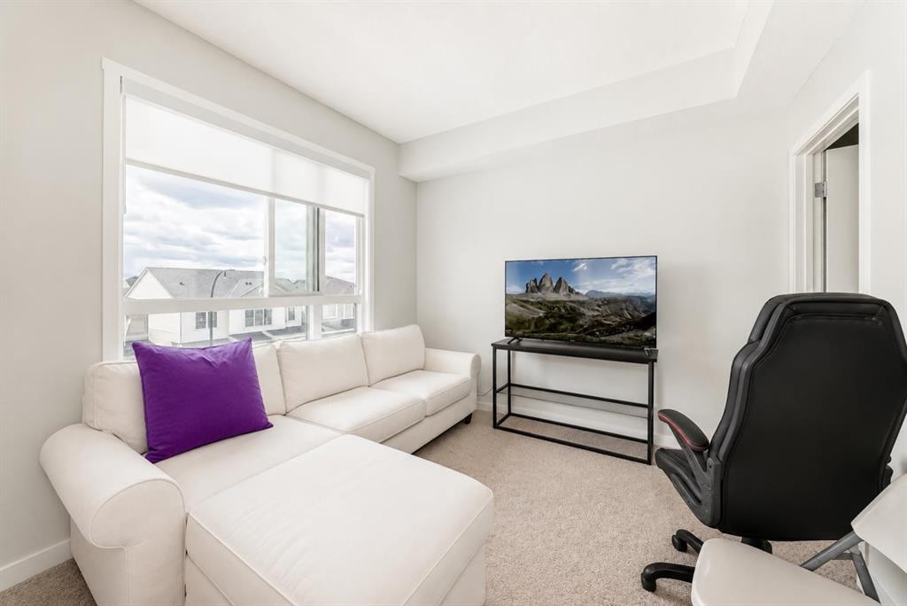 1304-33 Carringham Gate Nw, Calgary, AB - Indoor