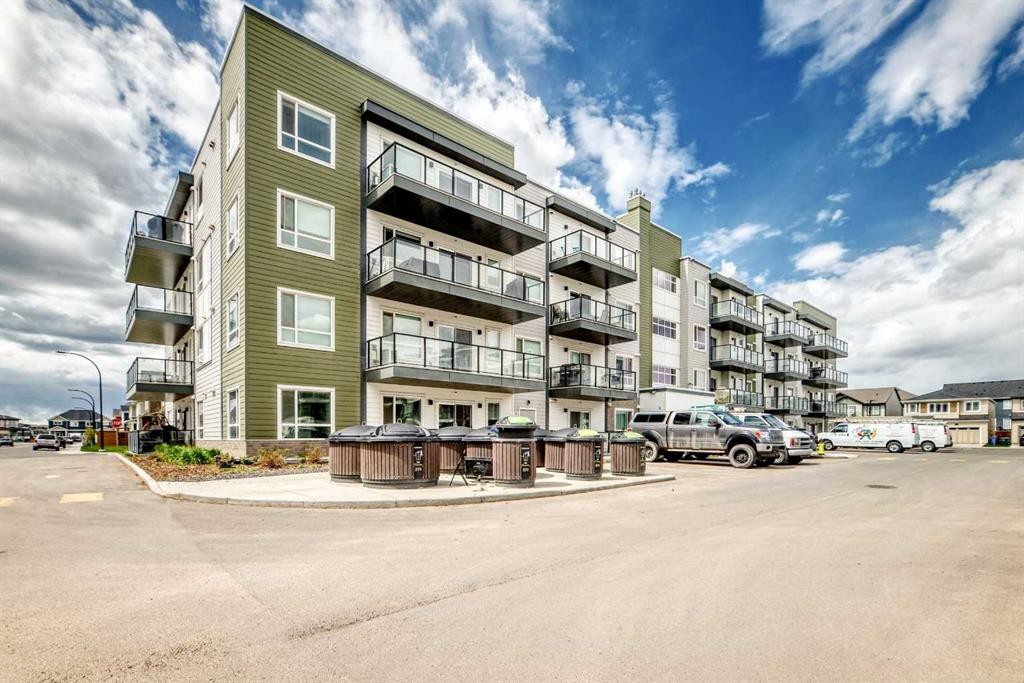 1304-33 Carringham Gate Nw, Calgary, AB - Outdoor With Facade